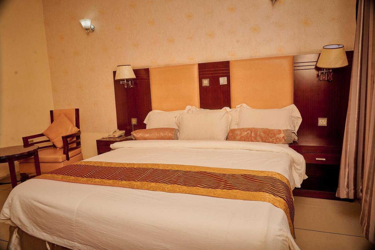 Barcelona Hotels, Abuja Mobushipe Esterno foto