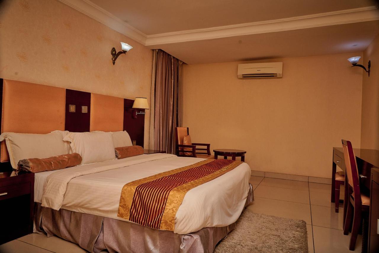 Barcelona Hotels, Abuja Mobushipe Esterno foto
