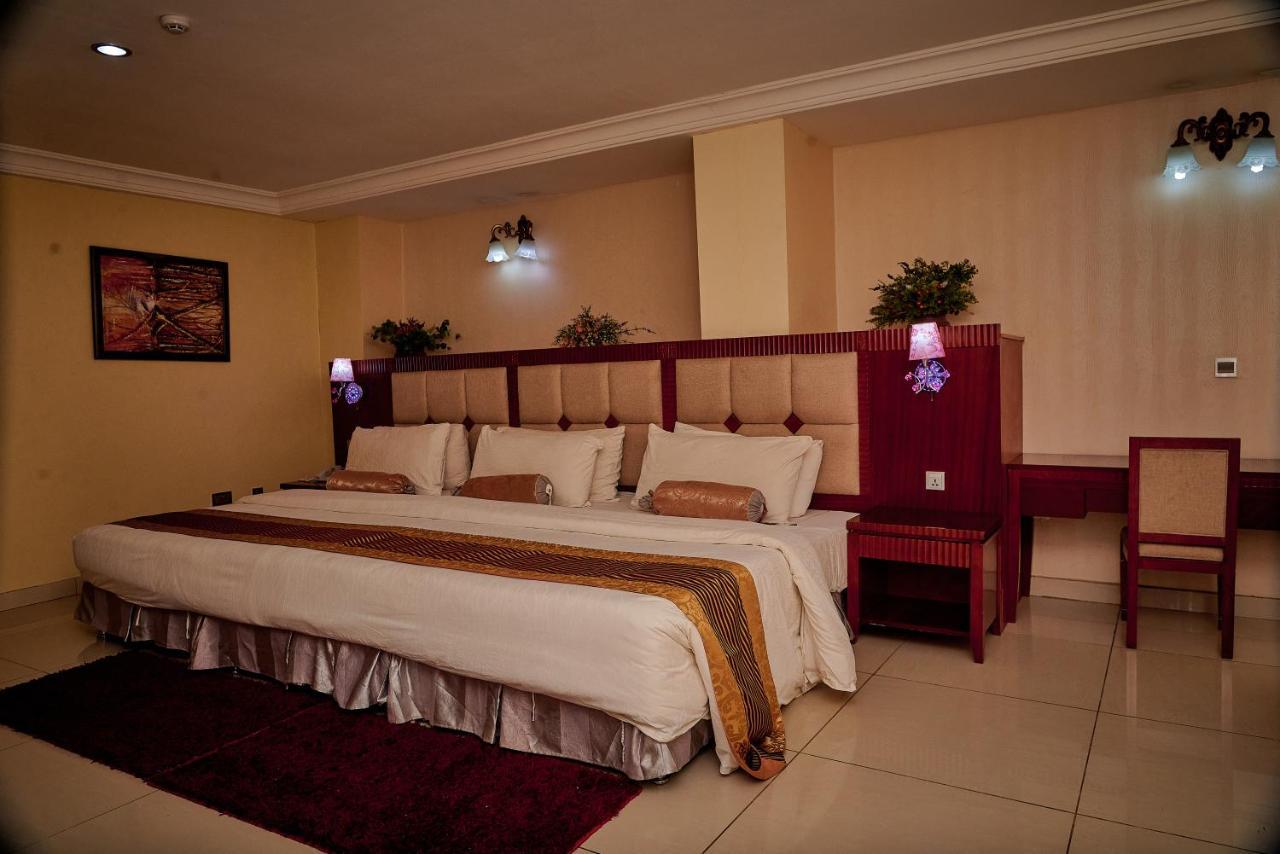 Barcelona Hotels, Abuja Mobushipe Esterno foto