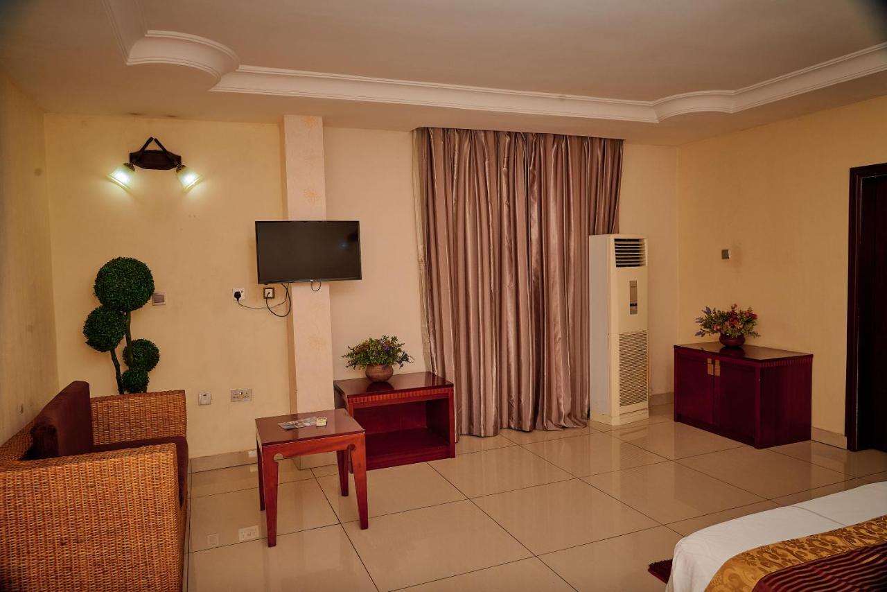 Barcelona Hotels, Abuja Mobushipe Esterno foto