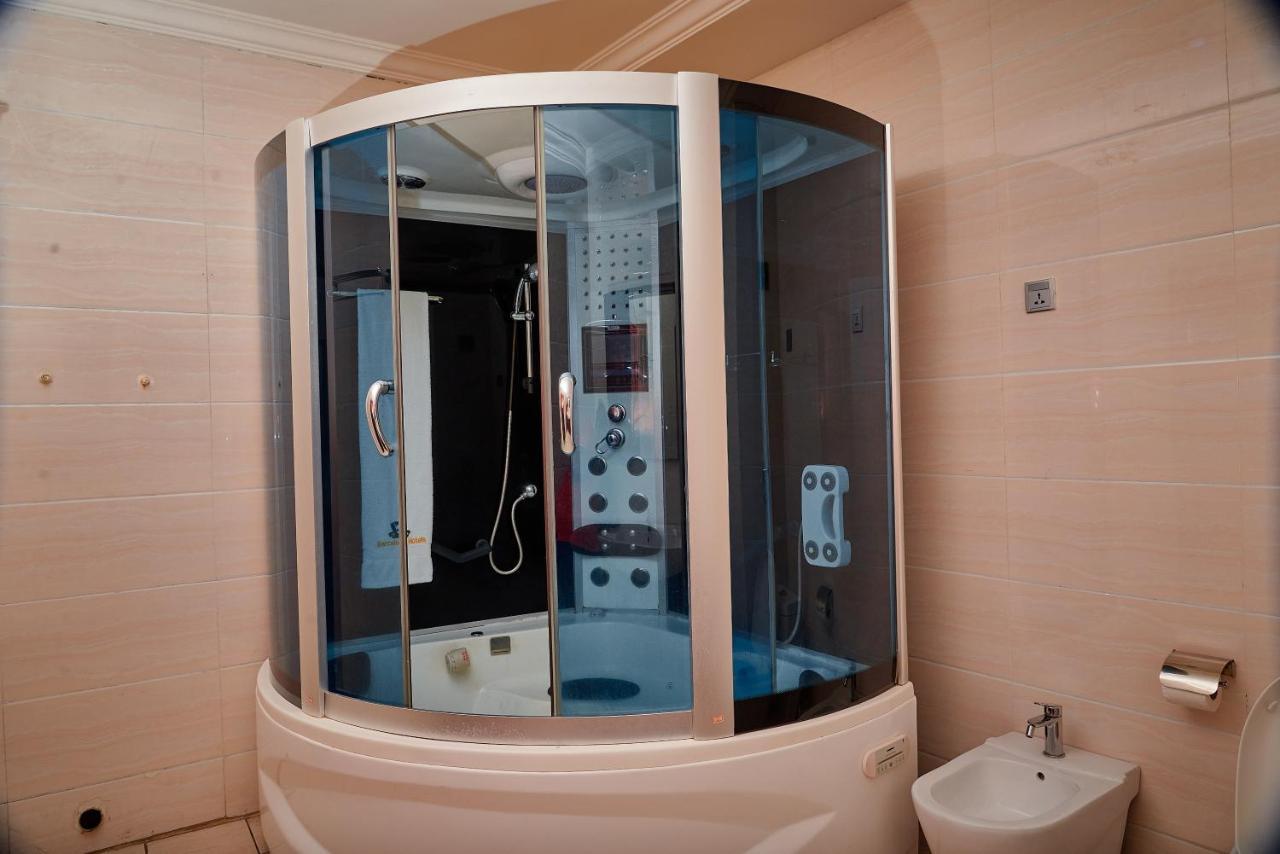 Barcelona Hotels, Abuja Mobushipe Esterno foto