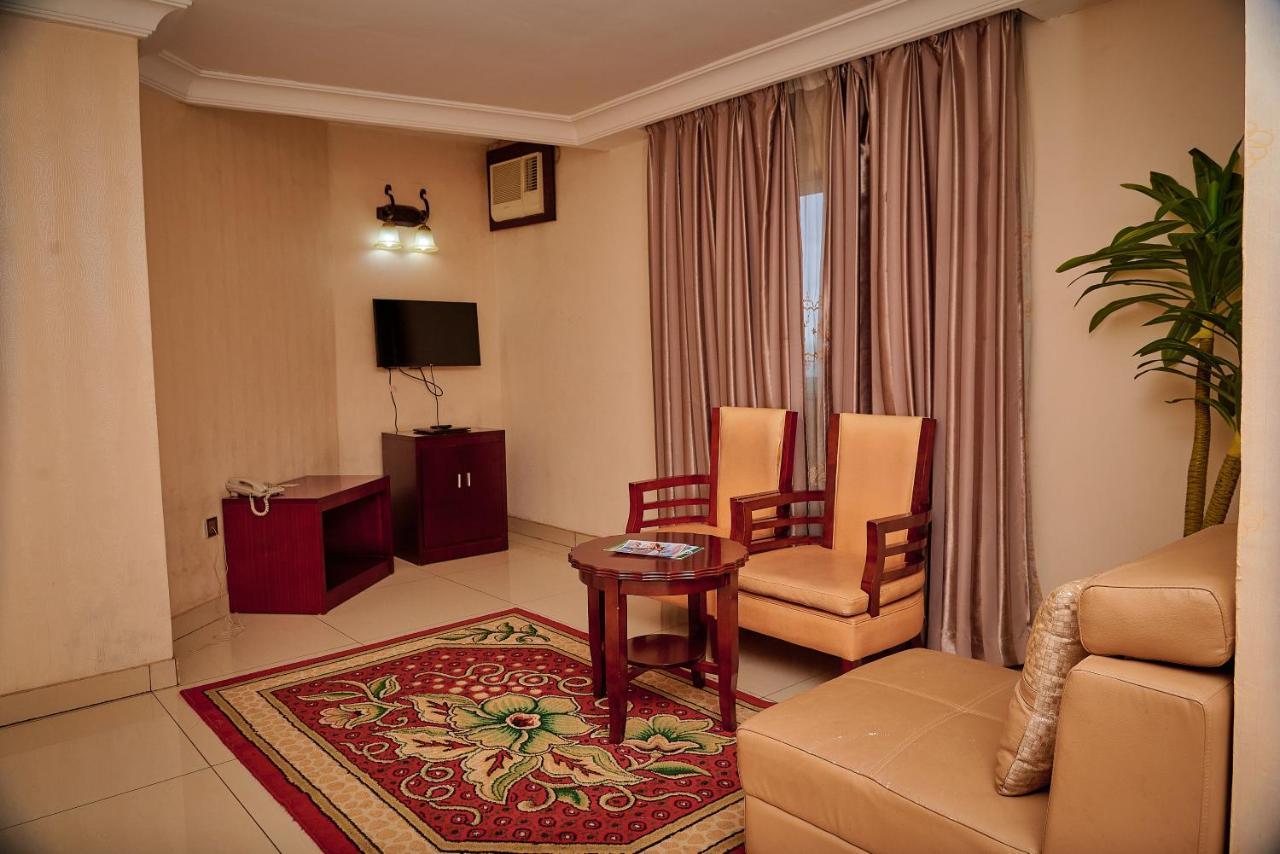 Barcelona Hotels, Abuja Mobushipe Esterno foto