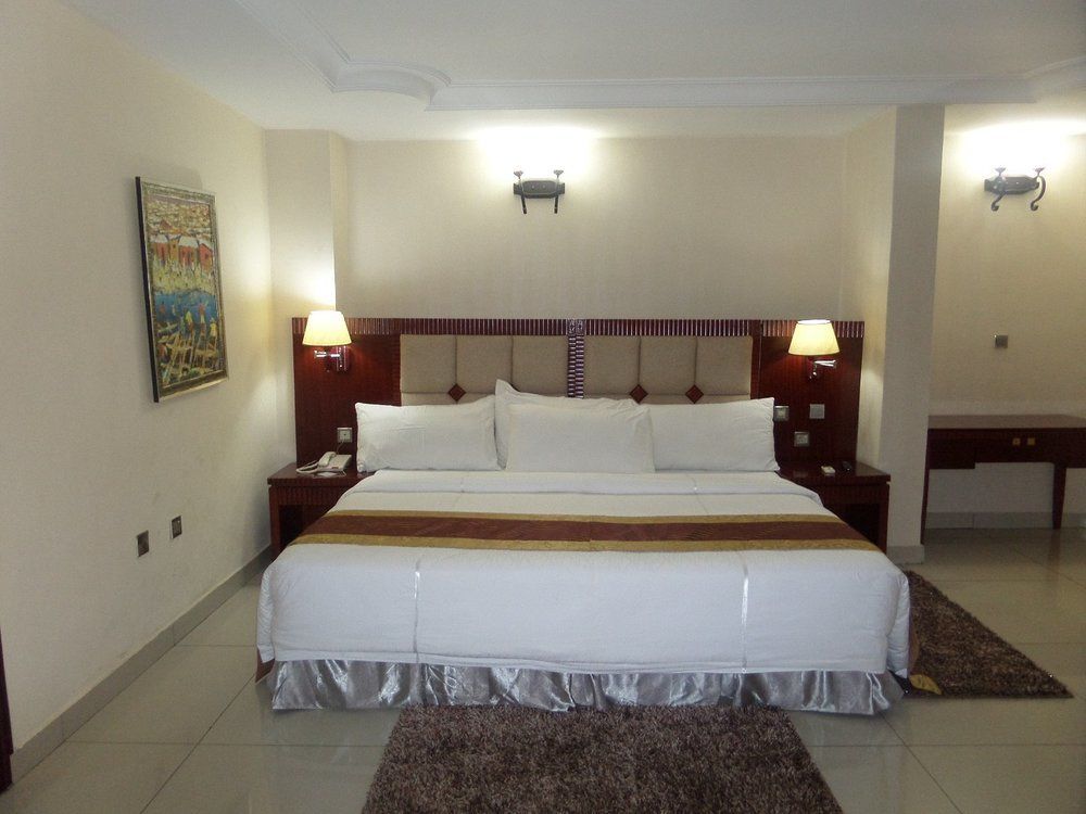Barcelona Hotels, Abuja Mobushipe Esterno foto