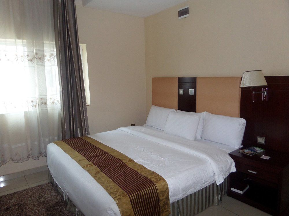 Barcelona Hotels, Abuja Mobushipe Esterno foto