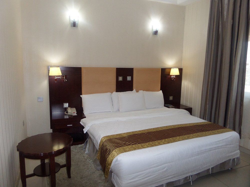 Barcelona Hotels, Abuja Mobushipe Esterno foto