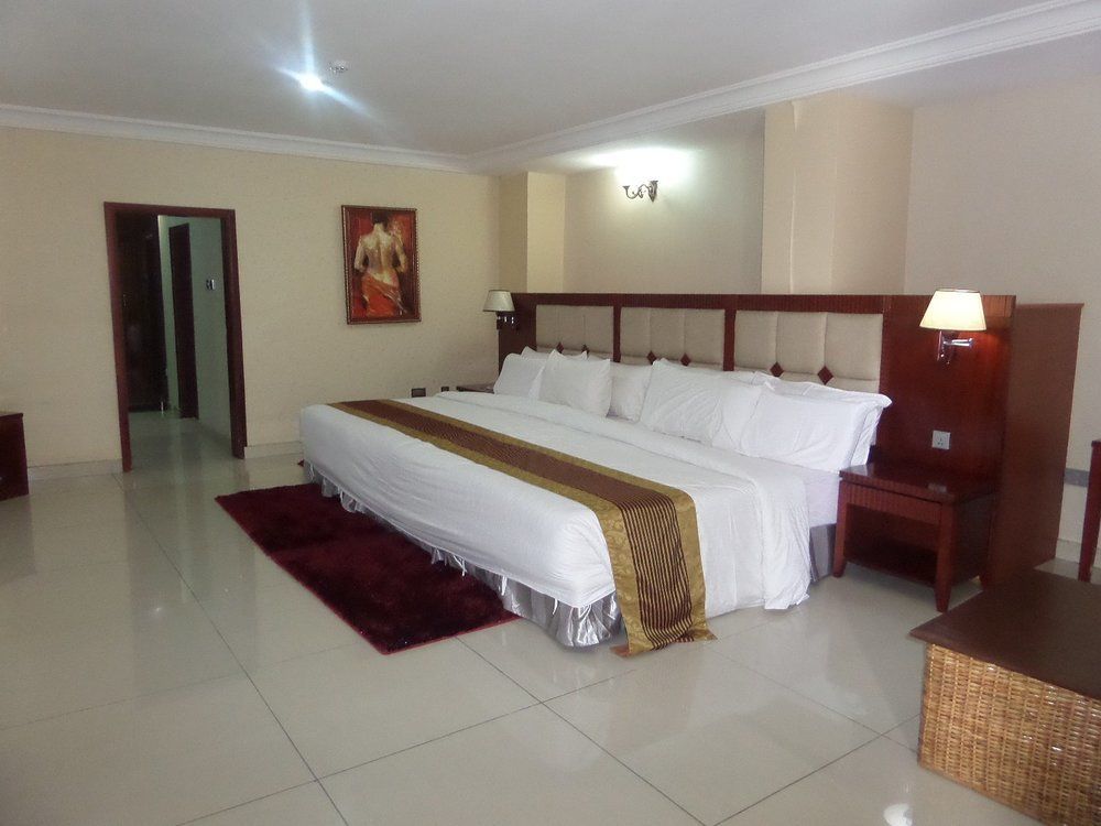 Barcelona Hotels, Abuja Mobushipe Esterno foto
