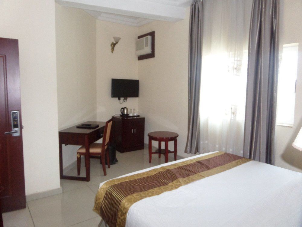 Barcelona Hotels, Abuja Mobushipe Esterno foto